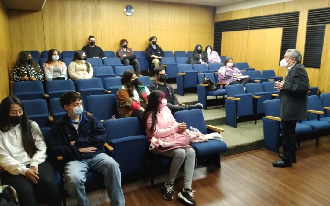 Especialidad de prevención de riesgos realiza charla sobre seguridad portuaria